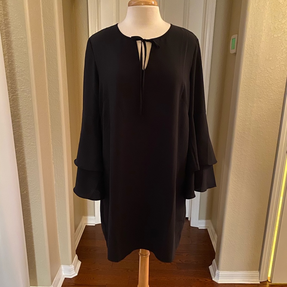 NWT Lysse bell sleeve dress